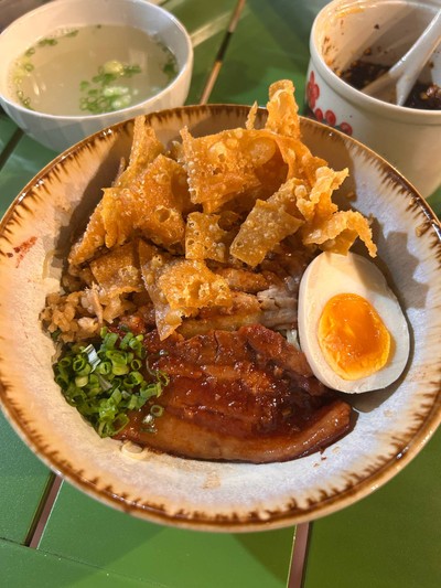 ก๋วยเตี๋ยวหมูตุ๋นน้ำแดง