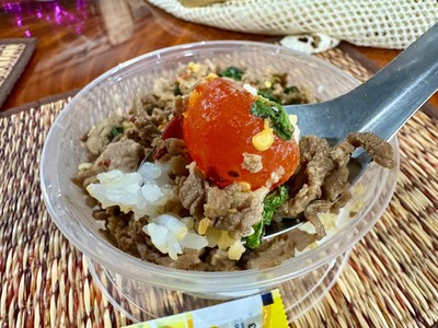 กะเพราเนื้อสับไข่แดงเค็ม