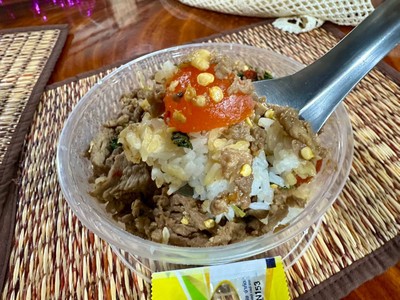 กะเพราเนื้อสับไข่แดงเค็ม