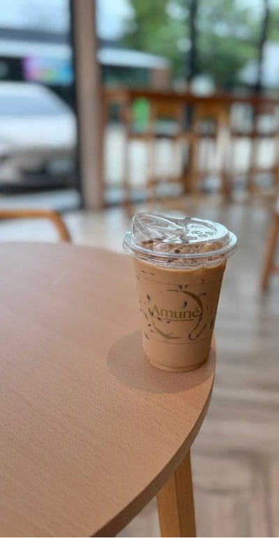 ☕️ Iced Latte. (Price 60 Baht.)