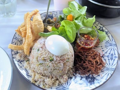 ข้าวผัดหนุ่มสาวเชียงราย