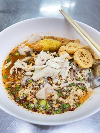 เส้นเล็กต้มยำ