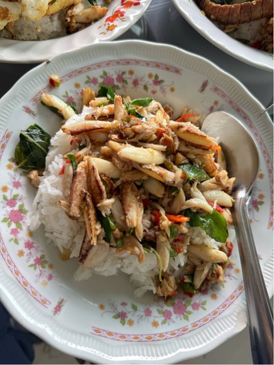 กะเพราปูก้ามอ่อน