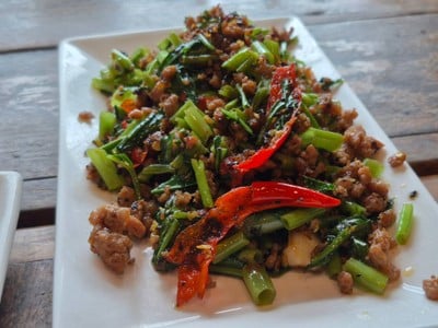 ผัดผักบุ้งหนำเลี้ยบ