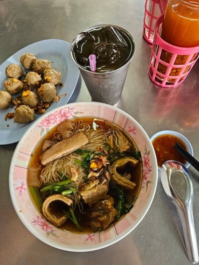 เส้นหมี่น้ำ เปื่อย-เอ็น-กระเพาะ