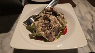 สลัดสันคอหมูย่าง แจ่วเดรซซิ่ง