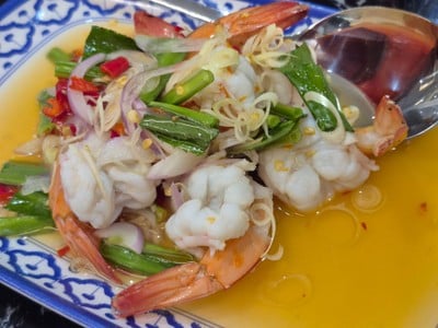 ยำตะไคร้กุ้งสด