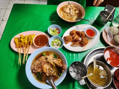 อาหาร หรือ เครื่องดื่ม