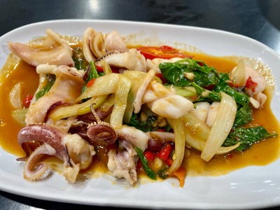 หมึกผัดกะปิ