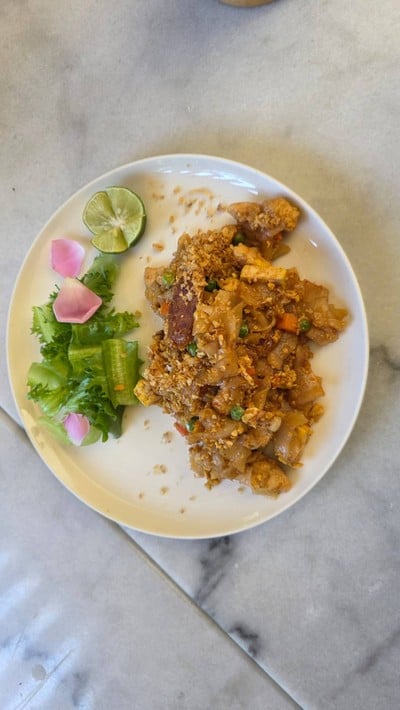 ผัดงอแง Stir Fried Noodle