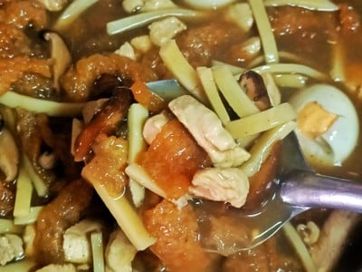 วิธีทำ กระเพราปลา (แคบหมู)