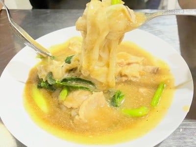 ก๋วยเตี๋ยวราดหน้าหมู