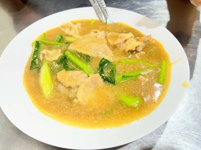 ก๋วยเตี๋ยวราดหน้าหมู