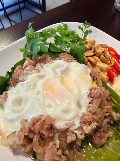 แหนมหมกไข่