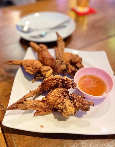 🍗 ปีกไก่ทอดน้ำปลา. (ราคา 165 บาท.)