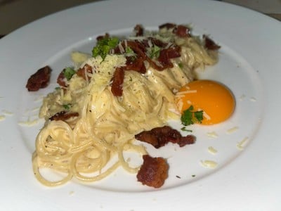 Spaghetti Carbonara With Bacon