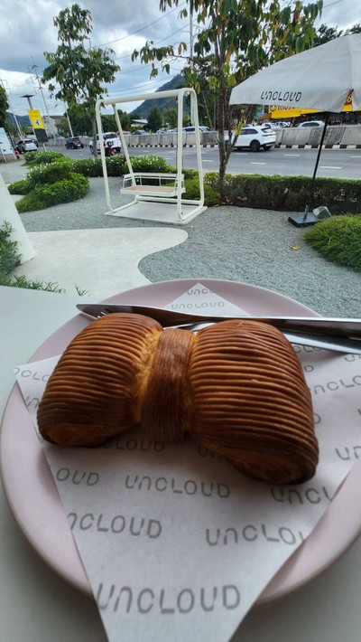Cha Thai Ribbon Croissant