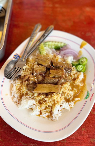 🍛 ข้าวหน้าแกงกะหรี่เนื้อตุ๋น. (ราคา 70 บาท.)