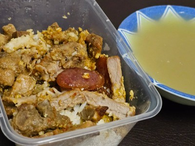 ข้าวต้มแห้งห้าหมู