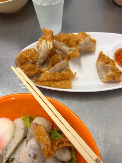 เกี๊ยวกรอบหมูเด้ง