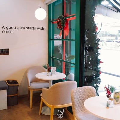 Adia's Cafe ธีมคริสมาสต์ ต้อนรับปีใหม่ มีมุมให้ติดแกรมเพียบ