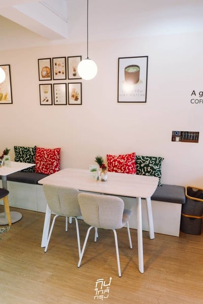 Adia's Cafe ธีมคริสมาสต์ ต้อนรับปีใหม่ มีมุมให้ติดแกรมเพียบ