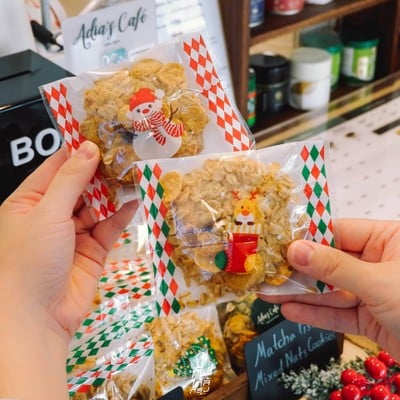 Adia's Cafe ธีมคริสมาสต์ ต้อนรับปีใหม่ มีมุมให้ติดแกรมเพียบ