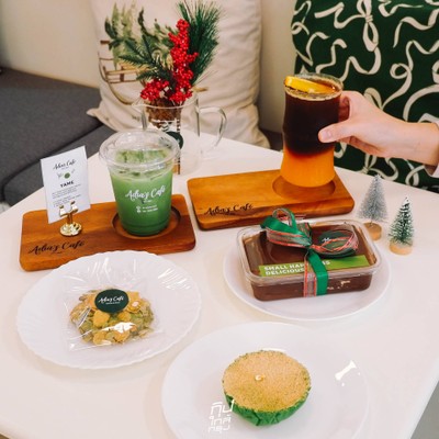 Adia's Cafe ธีมคริสมาสต์ ต้อนรับปีใหม่ มีมุมให้ติดแกรมเพียบ