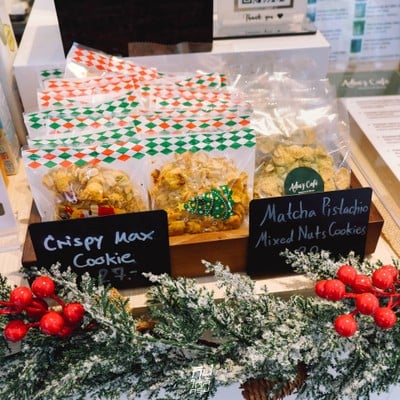 Adia's Cafe ธีมคริสมาสต์ ต้อนรับปีใหม่ มีมุมให้ติดแกรมเพียบ