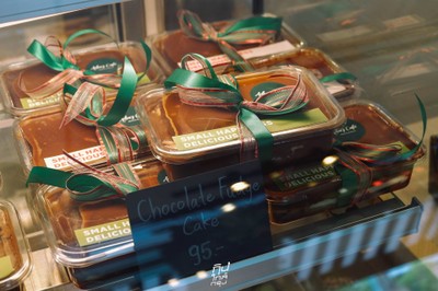 Adia's Cafe ธีมคริสมาสต์ ต้อนรับปีใหม่ มีมุมให้ติดแกรมเพียบ