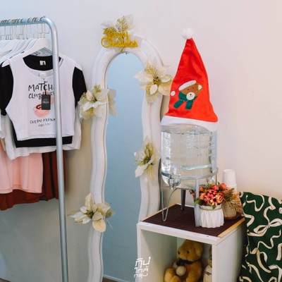 Adia's Cafe ธีมคริสมาสต์ ต้อนรับปีใหม่ มีมุมให้ติดแกรมเพียบ