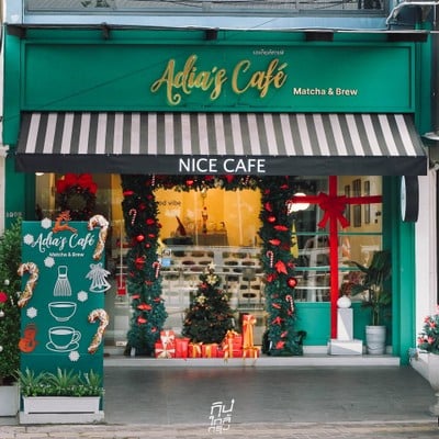 Adia's Cafe ธีมคริสมาสต์ ต้อนรับปีใหม่ มีมุมให้ติดแกรมเพียบ