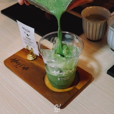 Adia's Cafe ธีมคริสมาสต์ ต้อนรับปีใหม่ มีมุมให้ติดแกรมเพียบ