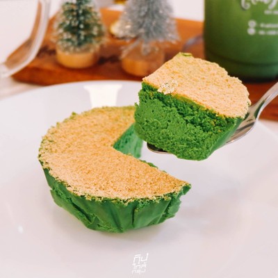 Adia's Cafe ธีมคริสมาสต์ ต้อนรับปีใหม่ มีมุมให้ติดแกรมเพียบ