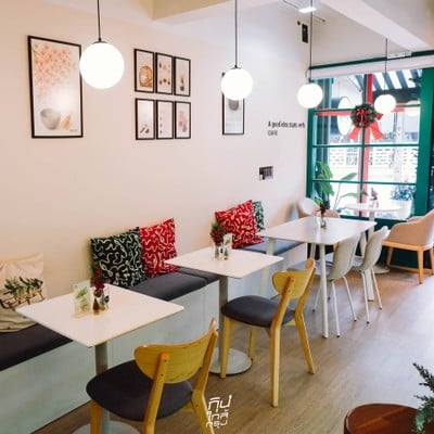 Adia's Cafe ธีมคริสมาสต์ ต้อนรับปีใหม่ มีมุมให้ติดแกรมเพียบ