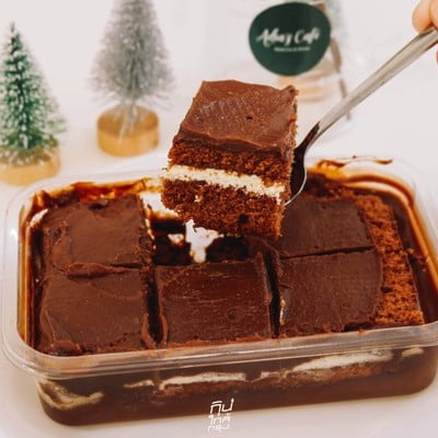 Adia's Cafe ธีมคริสมาสต์ ต้อนรับปีใหม่ มีมุมให้ติดแกรมเพียบ