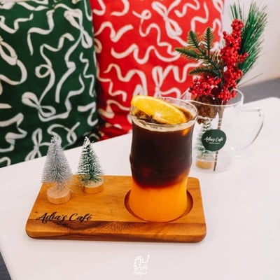 Adia's Cafe ธีมคริสมาสต์ ต้อนรับปีใหม่ มีมุมให้ติดแกรมเพียบ