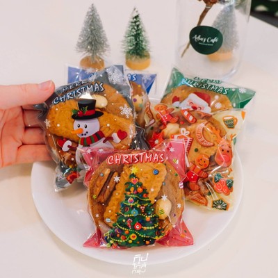 Adia's Cafe ธีมคริสมาสต์ ต้อนรับปีใหม่ มีมุมให้ติดแกรมเพียบ