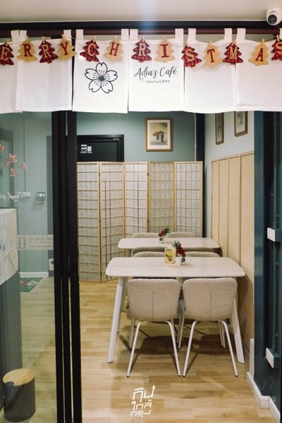Adia's Cafe ธีมคริสมาสต์ ต้อนรับปีใหม่ มีมุมให้ติดแกรมเพียบ