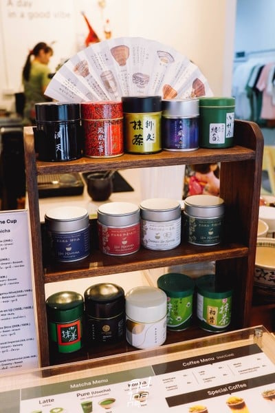 Adia's Cafe ธีมคริสมาสต์ ต้อนรับปีใหม่ มีมุมให้ติดแกรมเพียบ