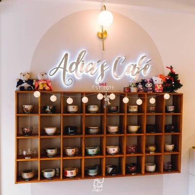 Adia's Cafe ธีมคริสมาสต์ ต้อนรับปีใหม่ มีมุมให้ติดแกรมเพียบ