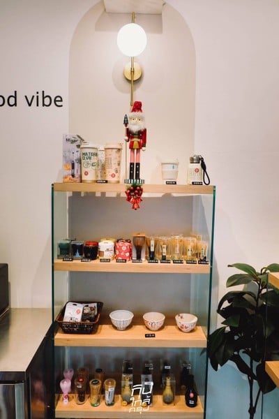 Adia's Cafe ธีมคริสมาสต์ ต้อนรับปีใหม่ มีมุมให้ติดแกรมเพียบ