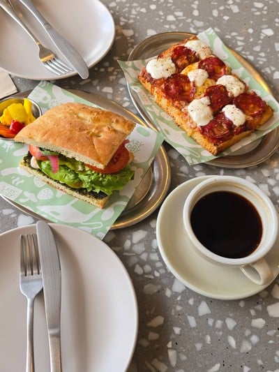 อาหาร หรือ เครื่องดื่ม