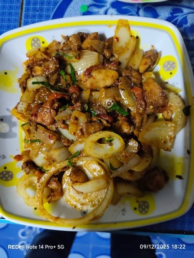 ไก่ผัดพริกแกง