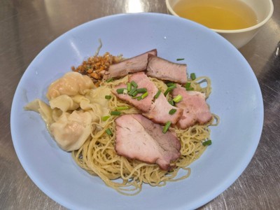 บะหมี่เกี๊ยวกุ้งหมูแดง