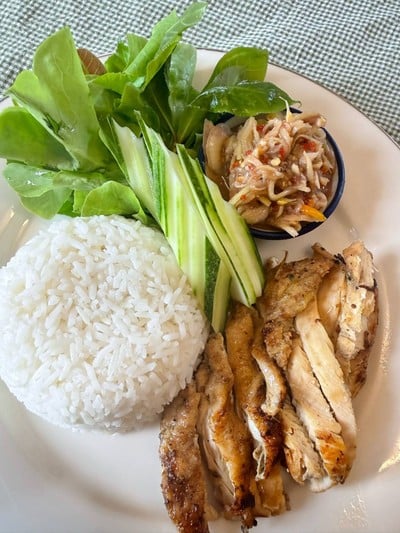 ข้าวไก่ย่าง น้ำพริก