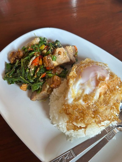 ข้าวกะเพราหมูกรอบ