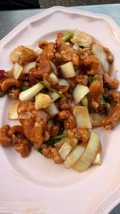 ไก่ผัดเม็ดมะม่วงหิมพานน์