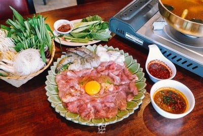 โรงนา อีสานบาร์&เรสเตอรองต์ ร้านอาหารอีสานรสแซ่บ ย่านวัชรพล