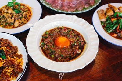 โรงนา อีสานบาร์&เรสเตอรองต์ ร้านอาหารอีสานรสแซ่บ ย่านวัชรพล